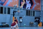 篮球1v1单挑防守的基本规则（揭秘篮球单挑防守的精髓，助你成为篮球场上的铁闸）