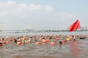 长江游泳技巧与注意事项（安全游泳，享受长江之美）