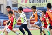 培养男生儿童踢足球技巧的重要性（掌握关键技巧，提高足球水平）