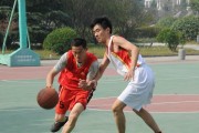 提升篮球队防守技术的训练方法（构建坚固篮球防线，阻挡对手进攻）