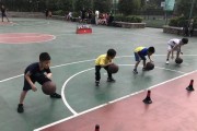 篮球防守脚步练习的重要性与方法（锥桶训练对于篮球防守脚步的提高）