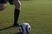 足球失误射门技巧（掌握关键时刻的射门技巧，化失误为机会）