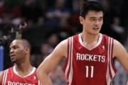 篮球防守中锋的正确姿势（提升防守效果的关键技巧与训练方法）