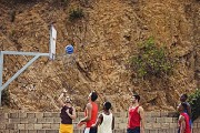 高中生如何防守篮球场？（掌握技巧，成为防守之王）