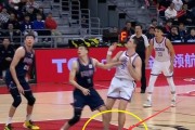 以打篮球垫脚防守人要赔偿吗？（探讨篮球比赛中垫脚行为的法律责任及补偿问题）