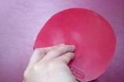 提高乒乓球直拍防守技巧的关键要点（打造坚实的防守基础，精准掌握乒乓球直拍技术）
