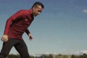 提高足球技术——国外足球员过人技巧教学（国外足球教练分享的实用过人技巧及训练方法）