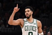 NBA篮球排行榜现役前十名球员的辉煌时刻（揭秘NBA历史最伟大的球员及其杰出表现）