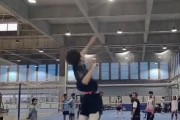 掌握排球跳飘发球的关键要领（打造精准稳定的脚步动作，提升发球技巧）