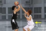 篮球防守的关键要素（防守技巧与策略、提高篮球防守能力的方法）