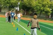 小孩足球右脚暴力射门的技巧（让你的右脚射门变得强有力！）