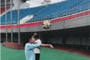 业余排球垫球动作要领（掌握关键技巧，提高垫球水平）