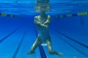 游泳技巧（学会仰漂，让你的游泳更加轻松自如）