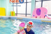 昆明夜游泳，畅享夏夜之美（在昆明的夜晚，学习游泳技巧，让女生尽情畅游）
