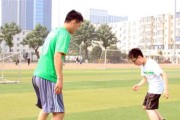 小学生踢足球的技巧与诀窍（培养小学生足球技能的有效方法）