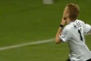 国外足球奇葩进球技巧（创新技术让足球进球变得奇妙绝伦）