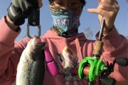 小孩子打溪流路亚钓鱼，快乐探索大自然的乐园（带上孩子，用路亚钓鱼体验大自然奇妙之旅）