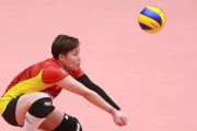 女子排球正面发球的技术要领（掌握力量与准确度的关键——女子排球正面发球技巧精要）