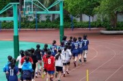 初学者如何有效防守篮球场（掌握基本技巧，成为出色的防守者）