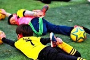 幼儿足球锻炼技巧教案（让孩子在足球游戏中快乐成长）