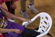 篮球比赛中的违体犯规与防守犯规（深入探讨篮球比赛中的违体行为以及防守策略）