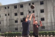 如何有效防守三步对抗上篮（提高技巧阻止对方得分）