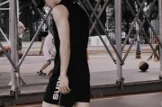 揭秘篮球场上的“捂眼犯规”现象（如何防守对手的捂眼投篮？专业技巧与战术分析）